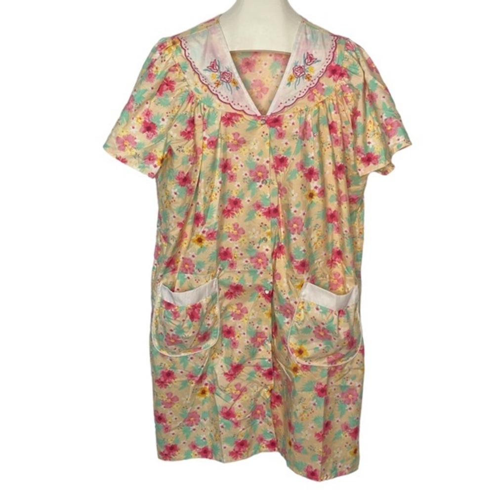 LATI FASHION Yellow Floral Short-Sleeve Robe with Snap Front Size 1X